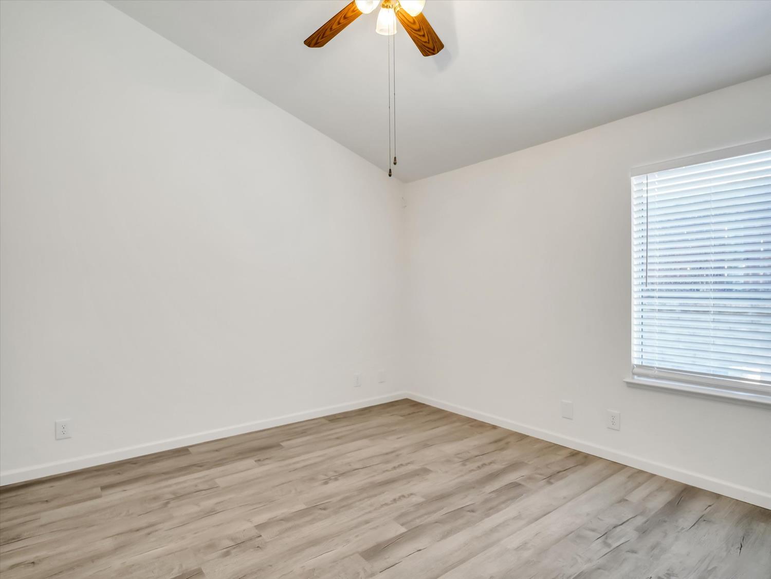 716 Crater Ave, Modesto, CA 95351