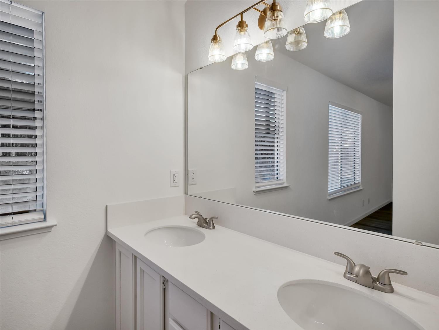 716 Crater Ave, Modesto, CA 95351