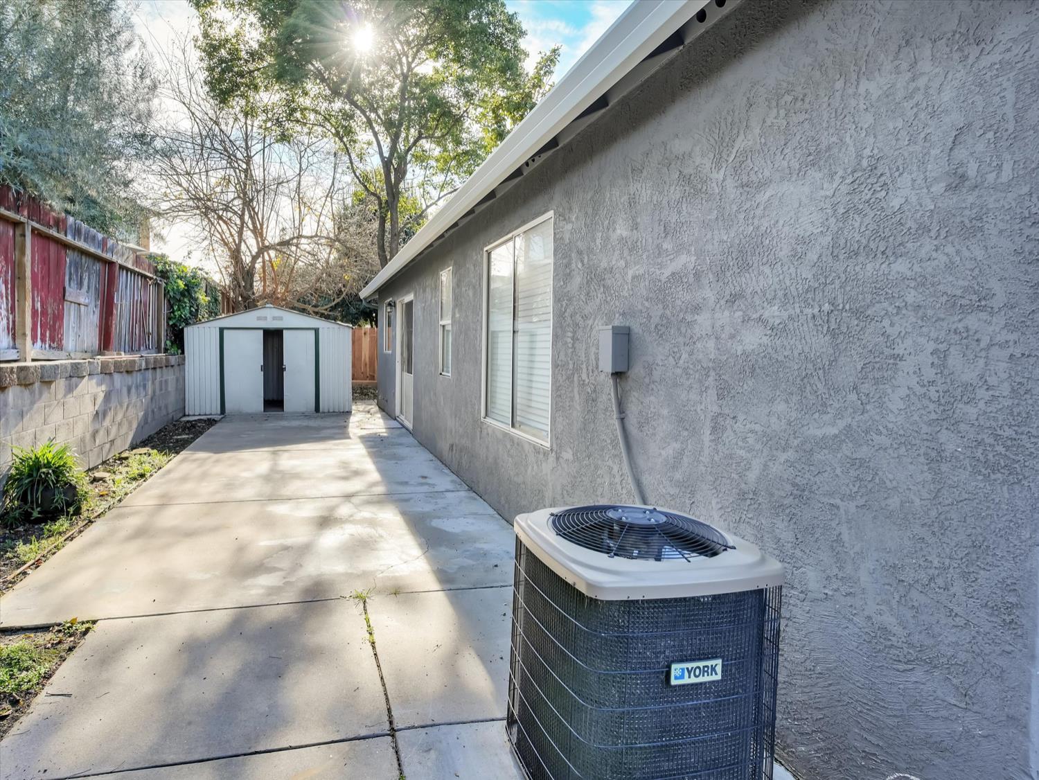 716 Crater Ave, Modesto, CA 95351