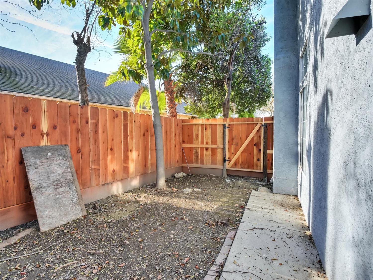 716 Crater Ave, Modesto, CA 95351