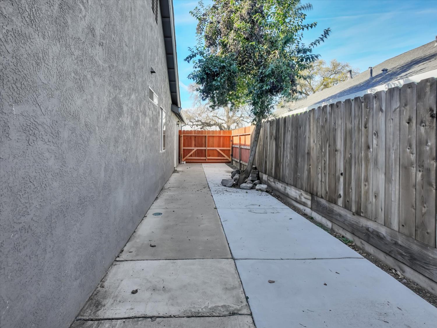 716 Crater Ave, Modesto, CA 95351