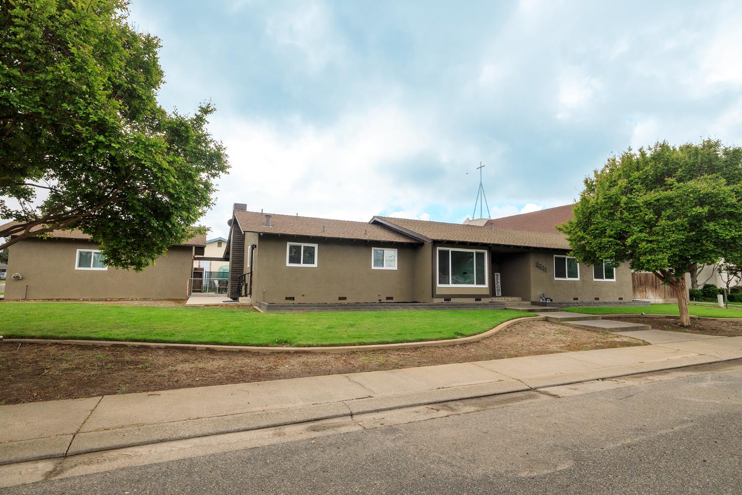 2211 California St, Escalon, CA 95320