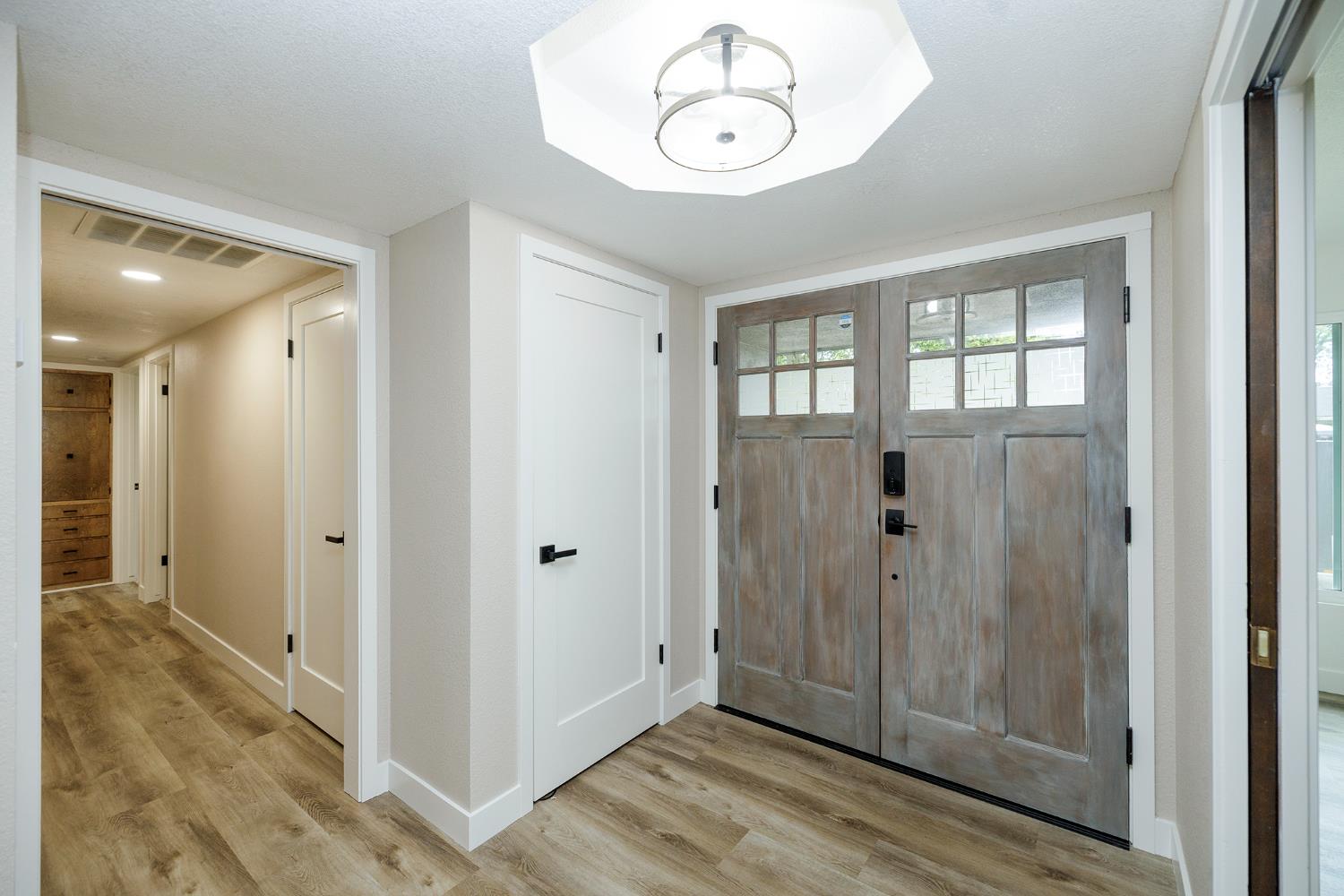 2211 California St, Escalon, CA 95320