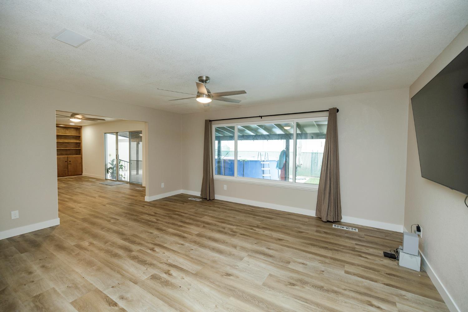 2211 California St, Escalon, CA 95320