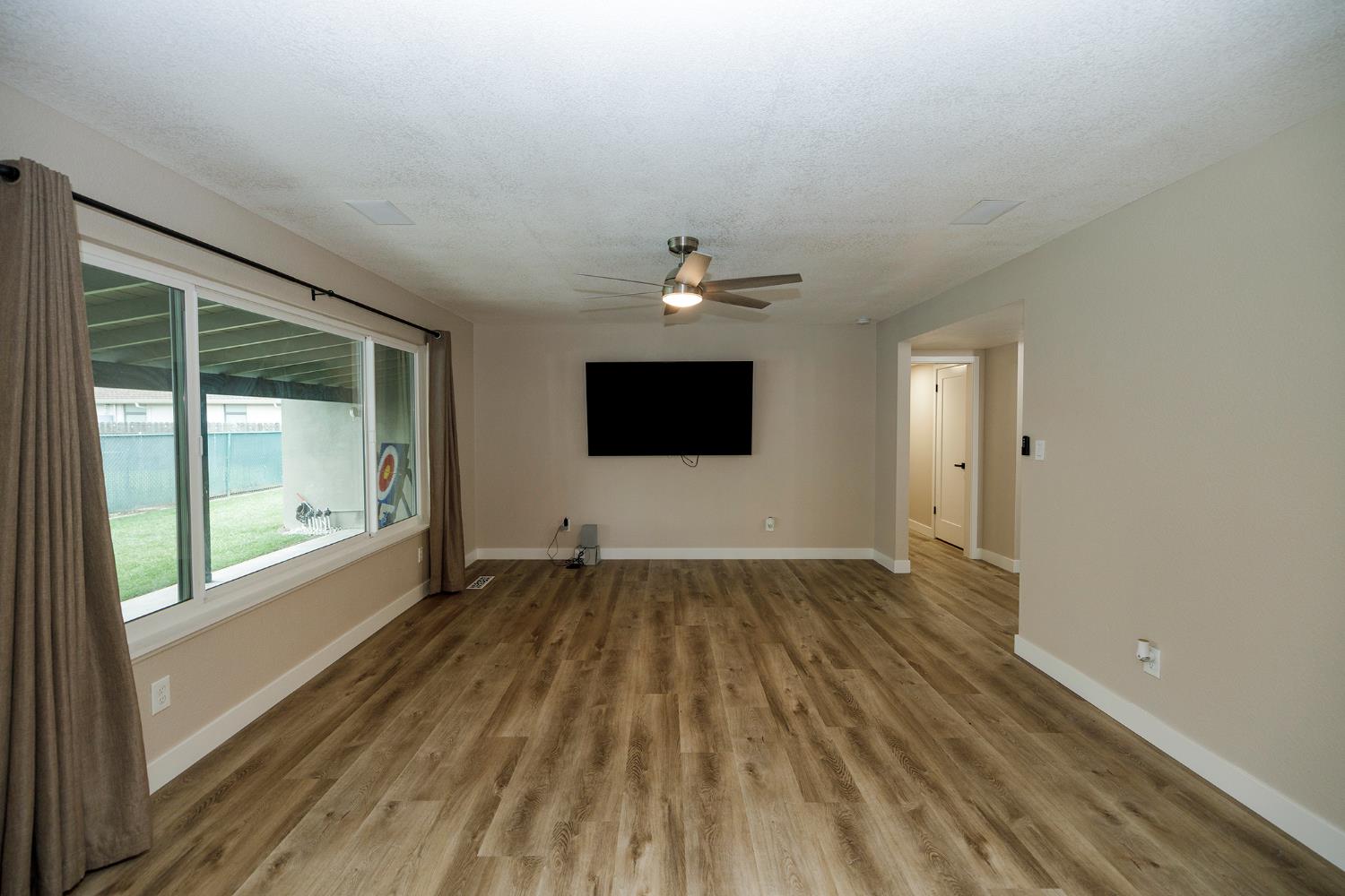 2211 California St, Escalon, CA 95320