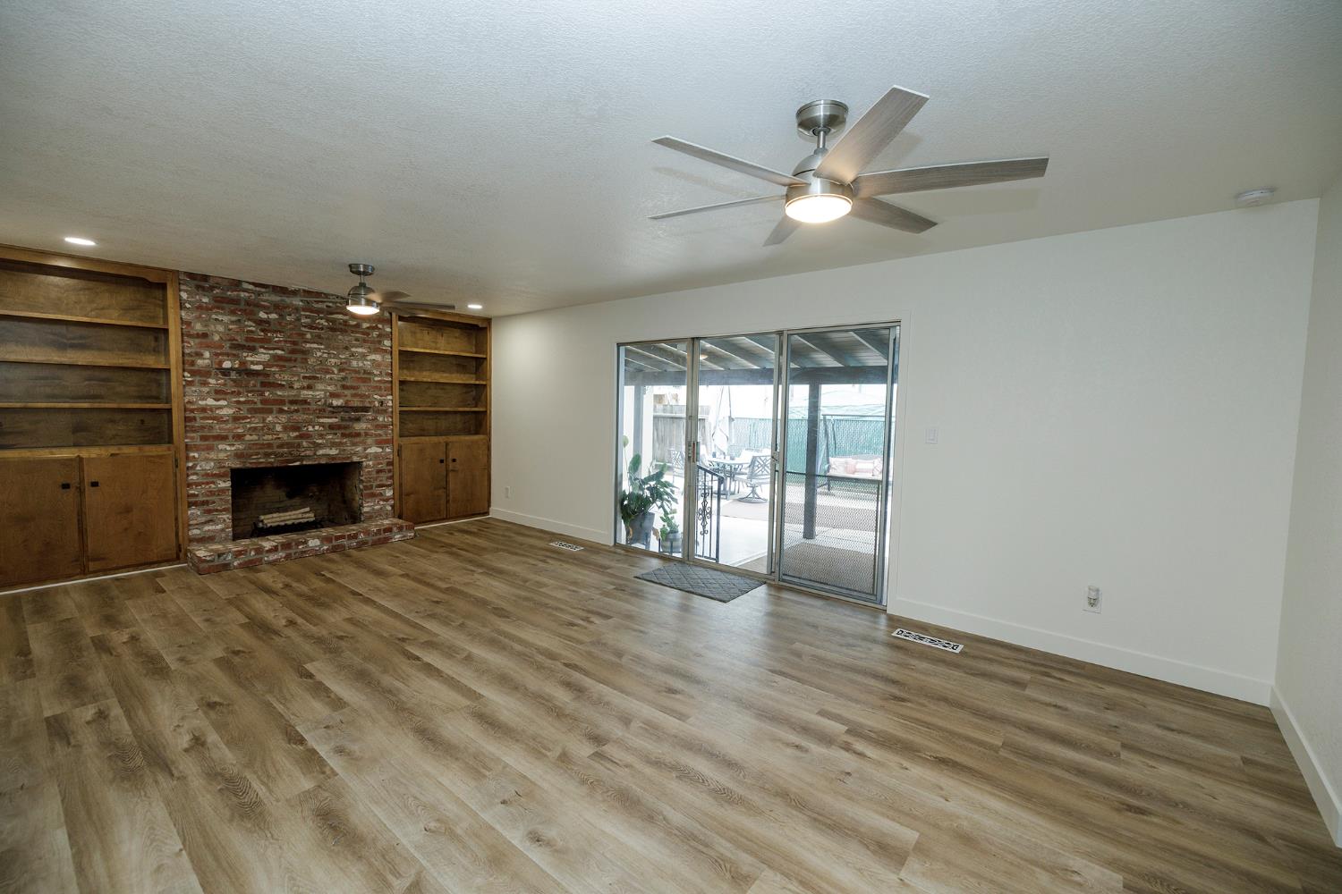 2211 California St, Escalon, CA 95320