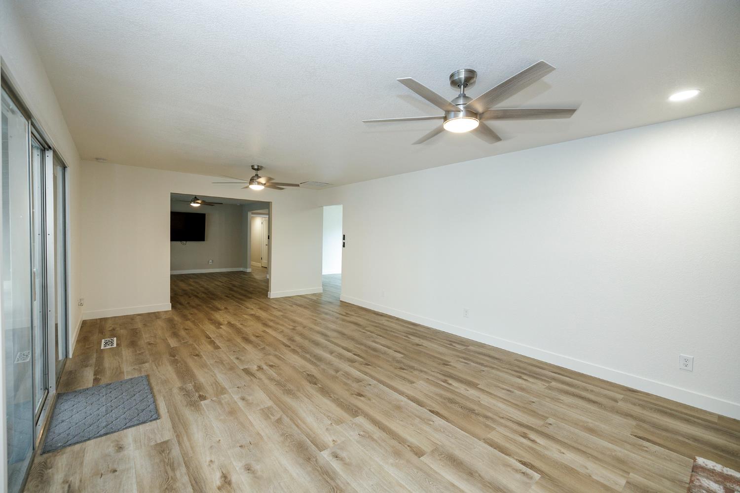 2211 California St, Escalon, CA 95320