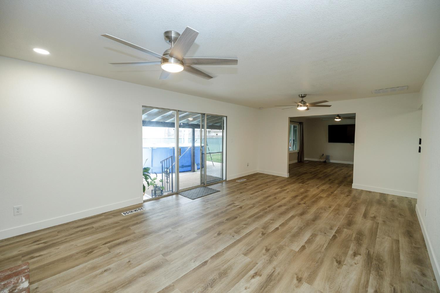 2211 California St, Escalon, CA 95320