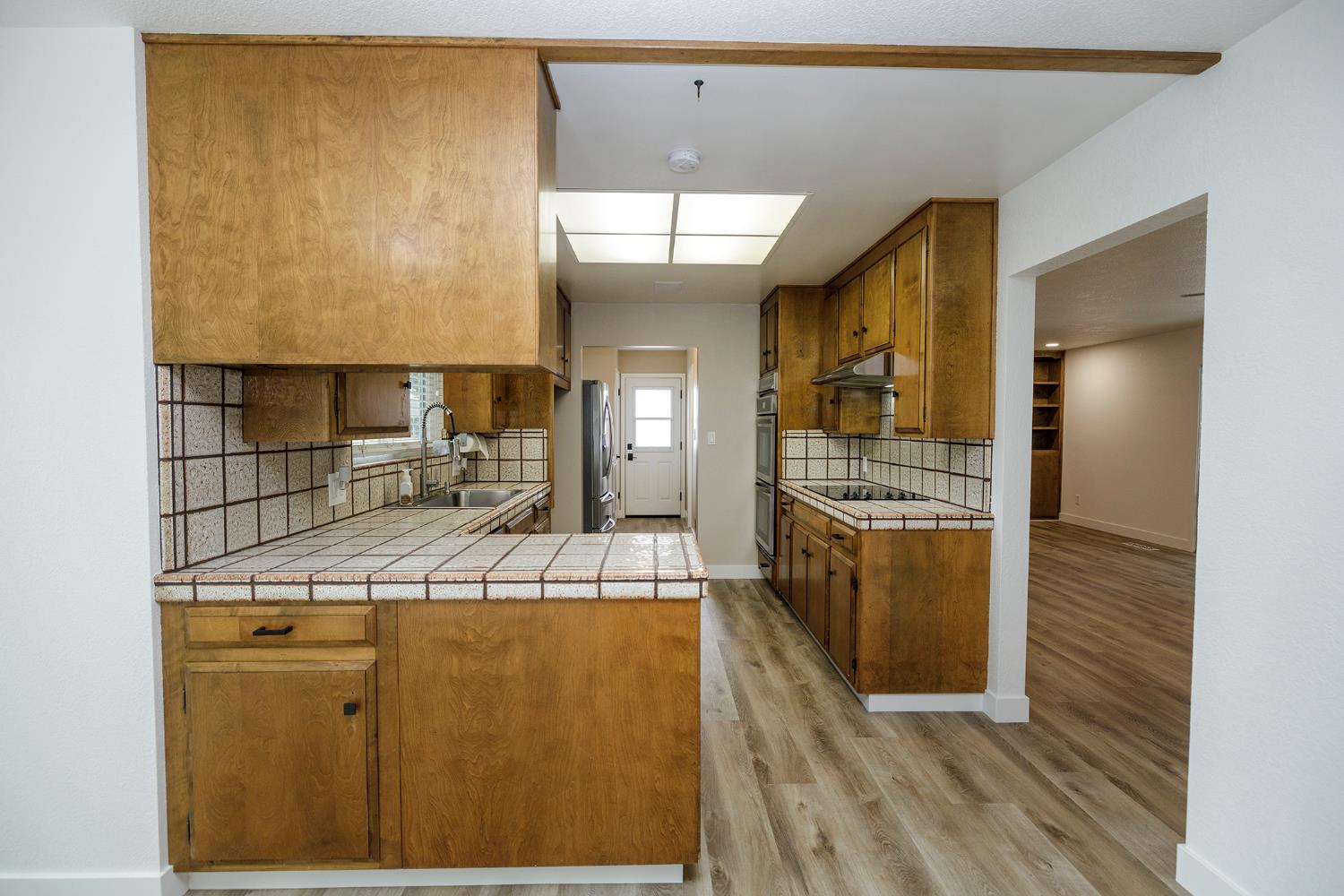 2211 California St, Escalon, CA 95320