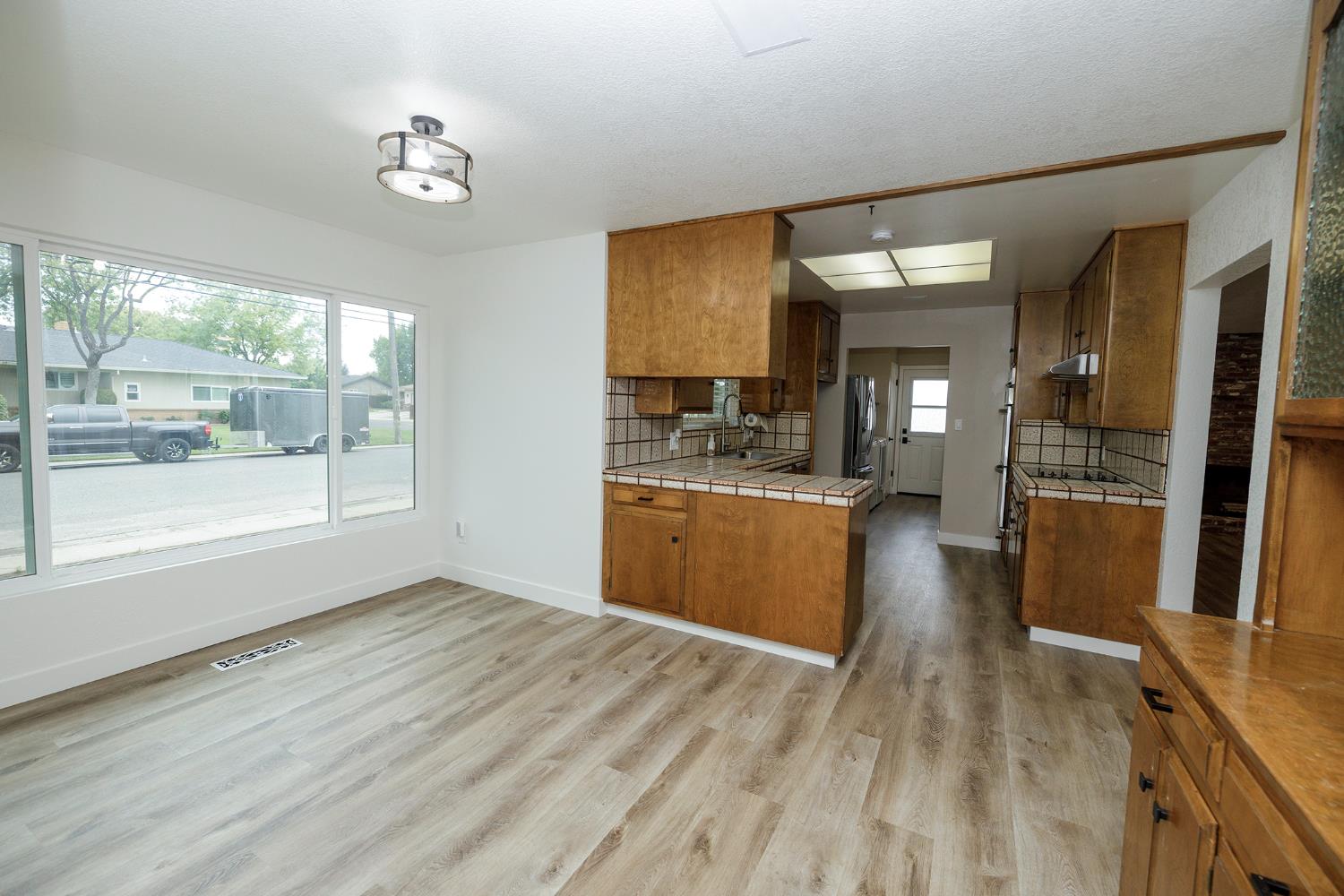 2211 California St, Escalon, CA 95320