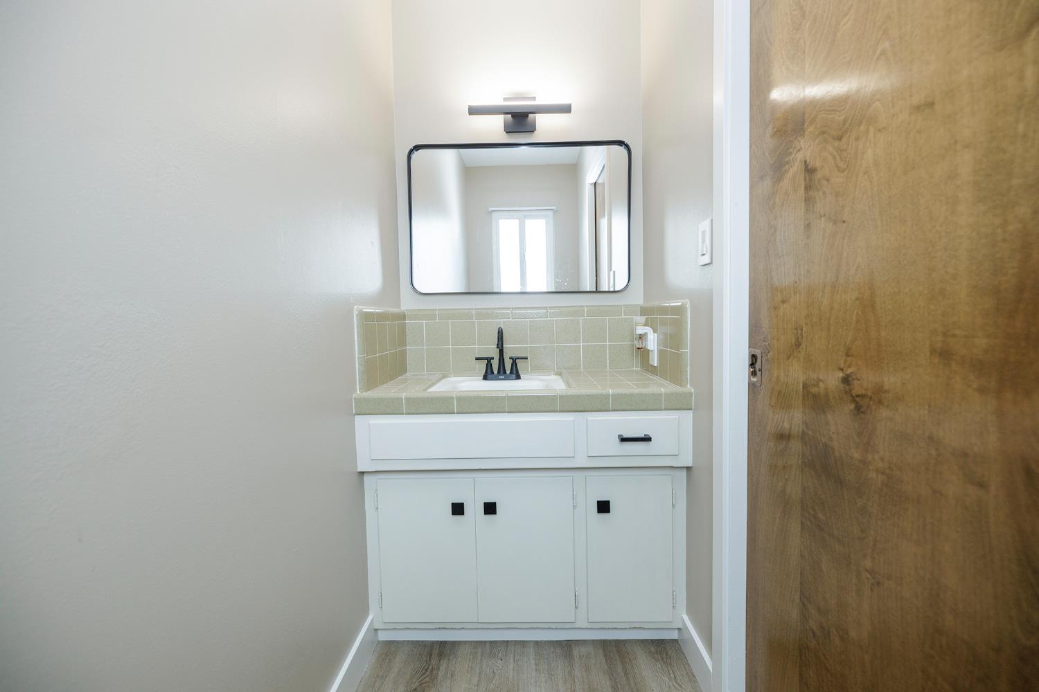 2211 California St, Escalon, CA 95320