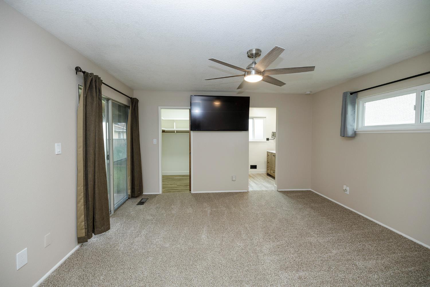 2211 California St, Escalon, CA 95320