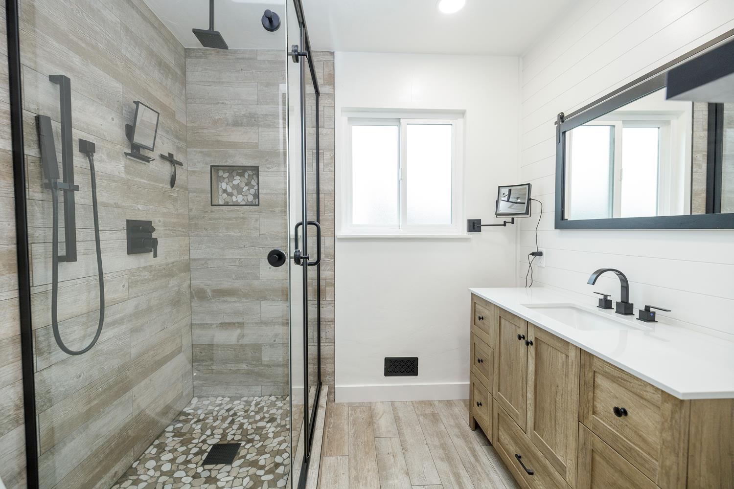 2211 California St, Escalon, CA 95320