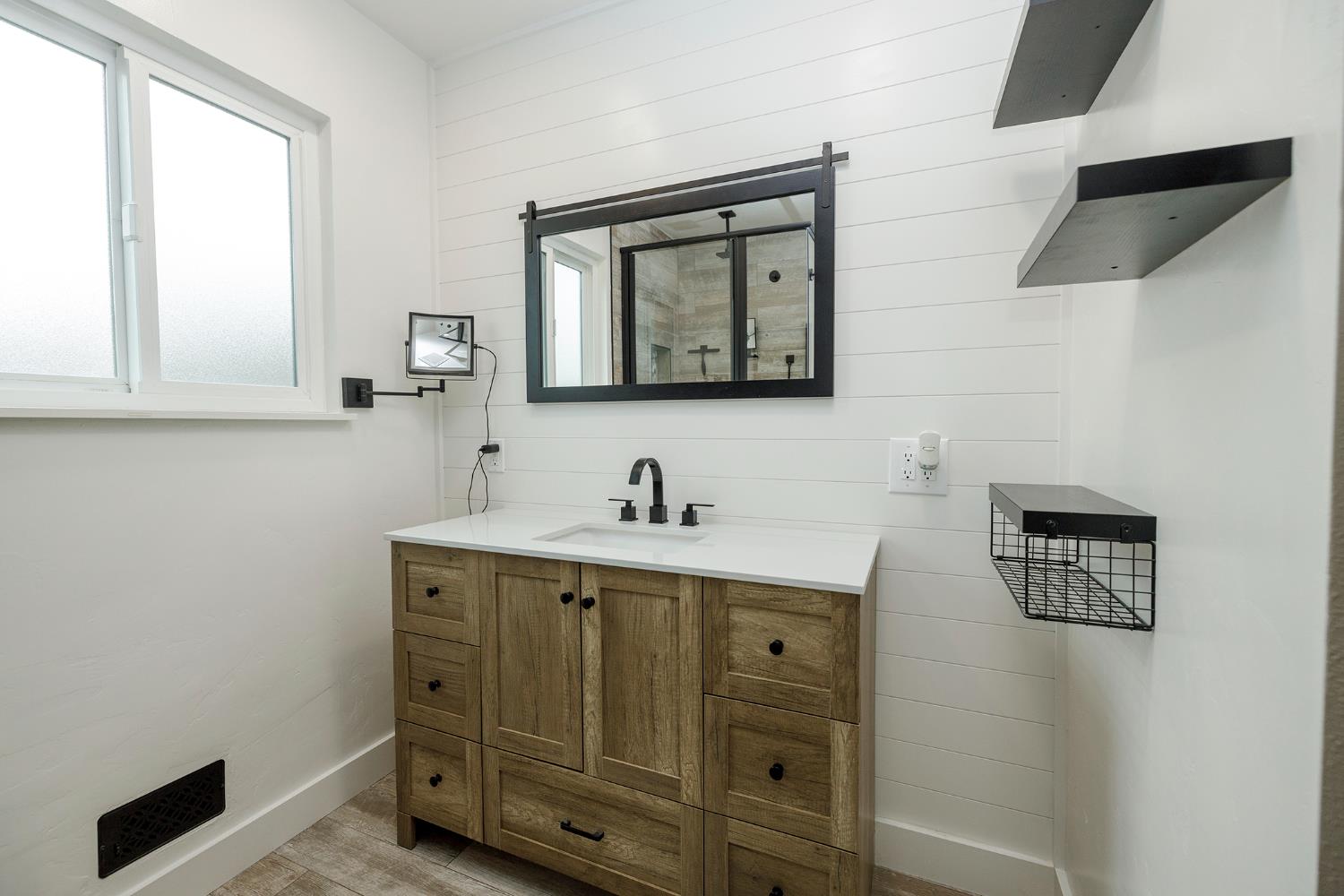 2211 California St, Escalon, CA 95320