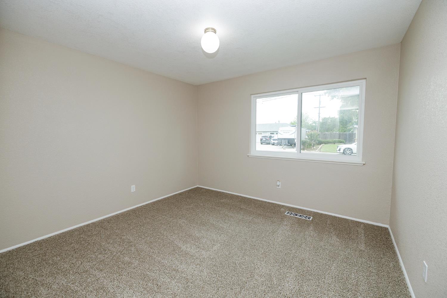 2211 California St, Escalon, CA 95320