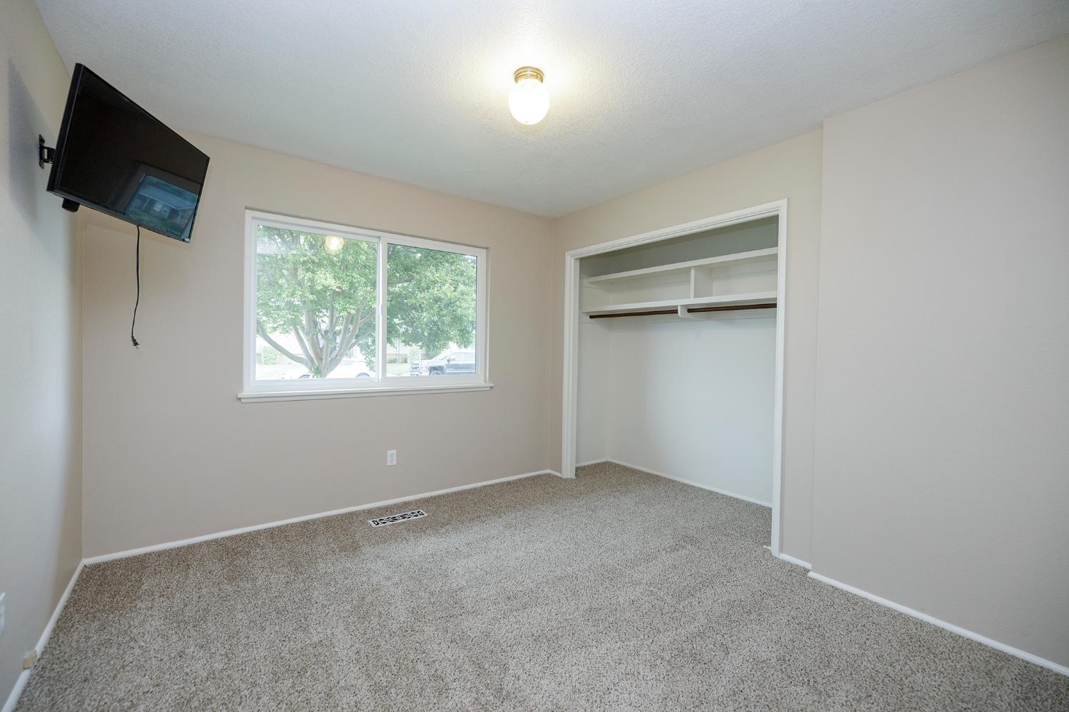 2211 California St, Escalon, CA 95320