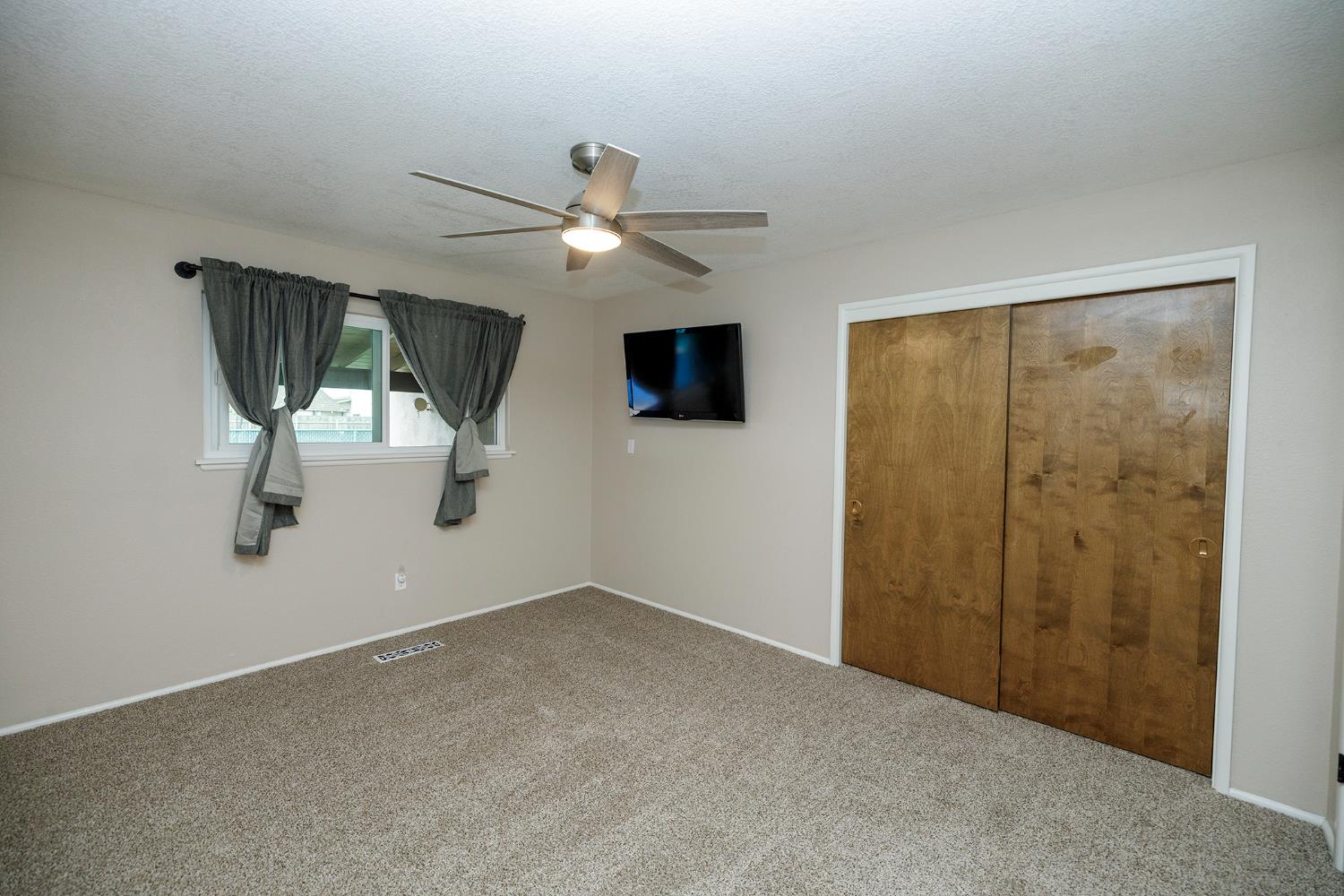 2211 California St, Escalon, CA 95320