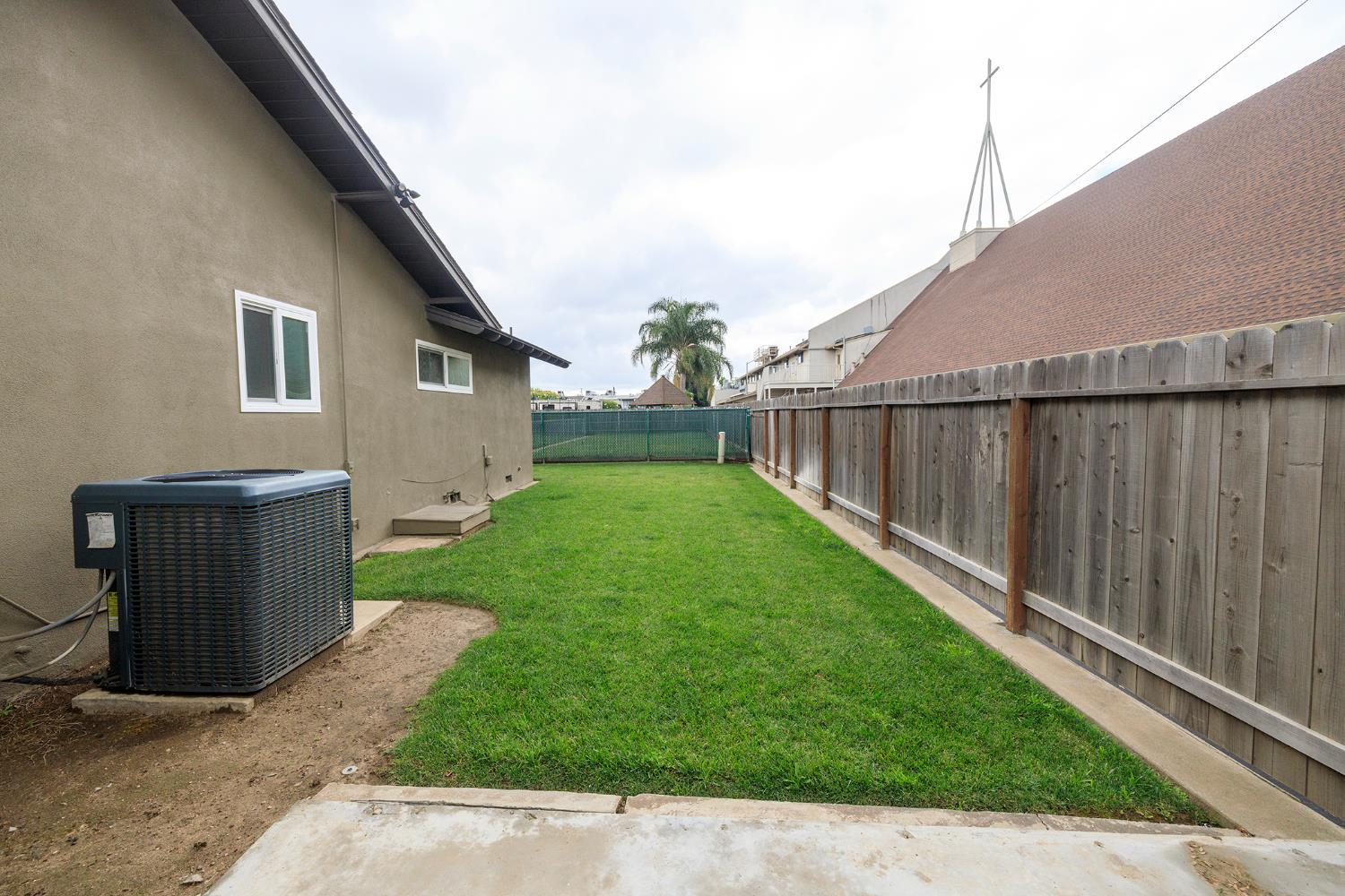 2211 California St, Escalon, CA 95320