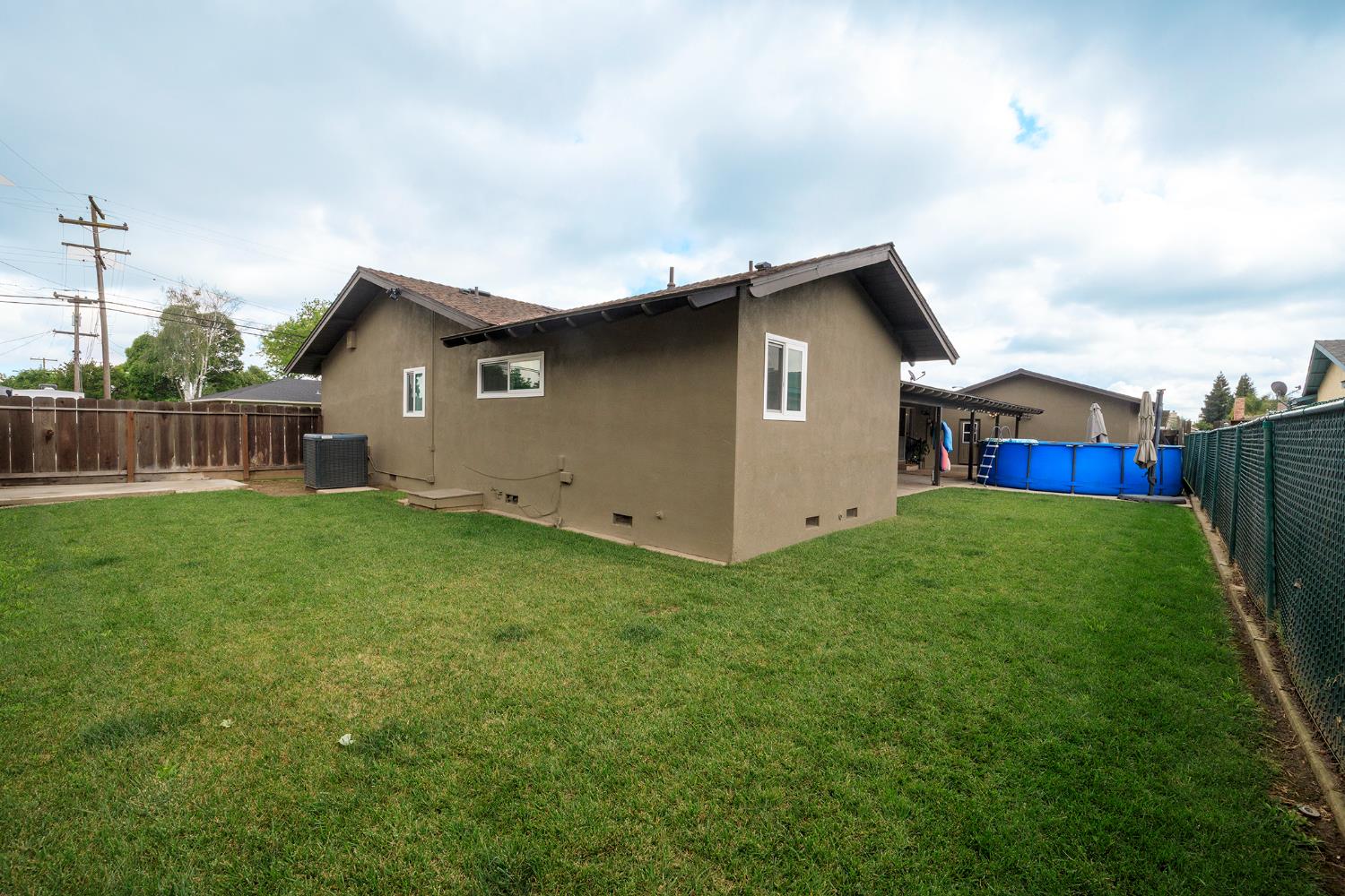 2211 California St, Escalon, CA 95320