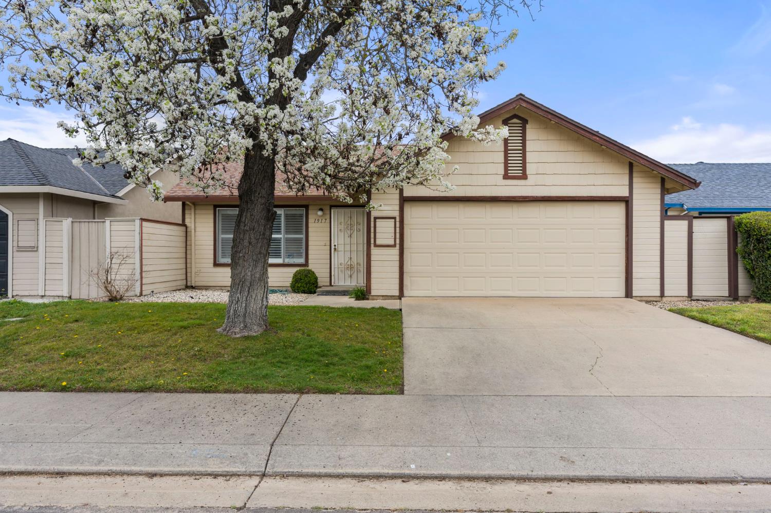 1917 Middelburg Ct, Modesto, CA 95356