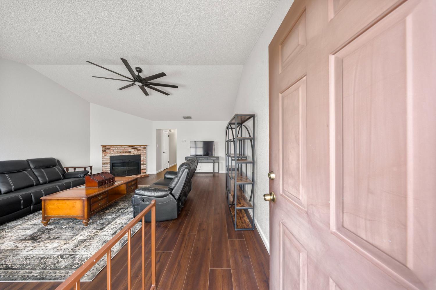 1917 Middelburg Ct, Modesto, CA 95356