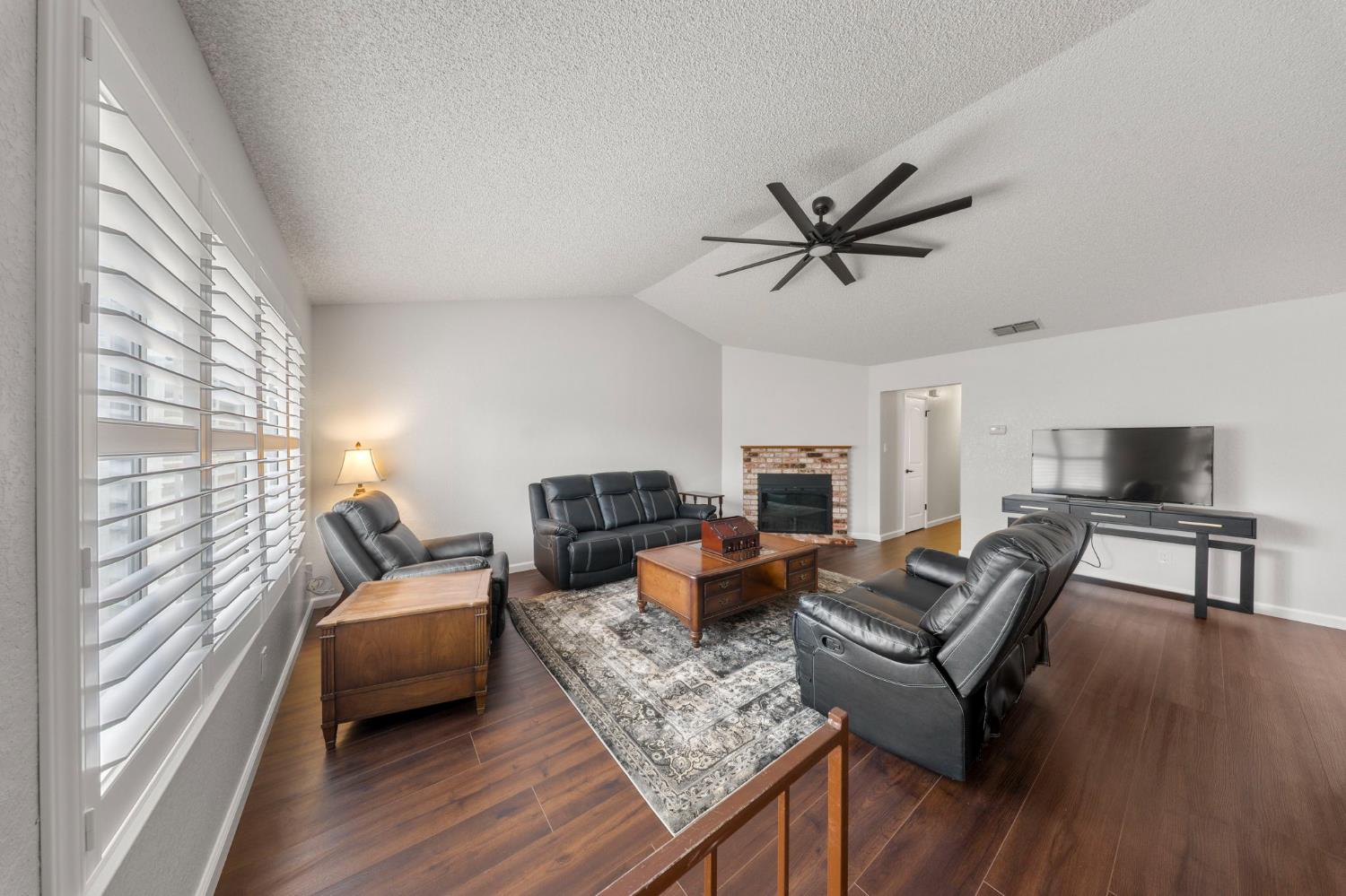 1917 Middelburg Ct, Modesto, CA 95356