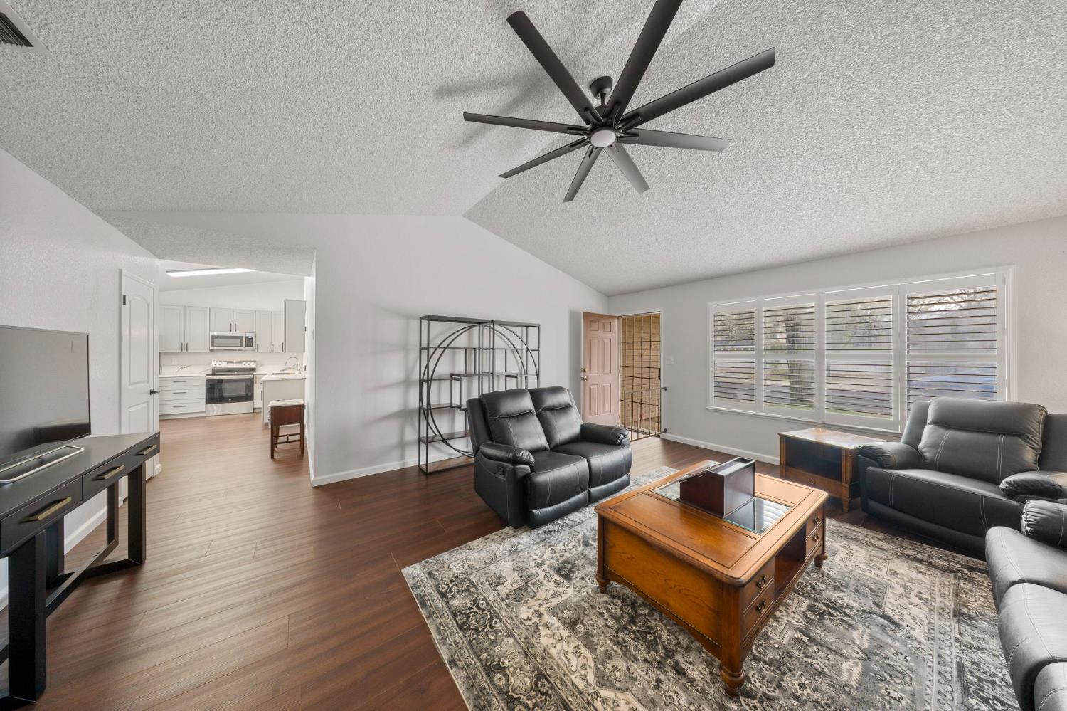 1917 Middelburg Ct, Modesto, CA 95356