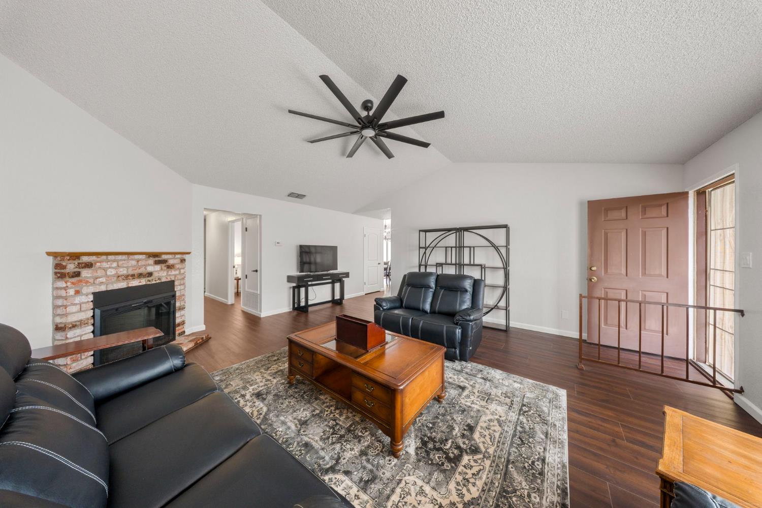 1917 Middelburg Ct, Modesto, CA 95356