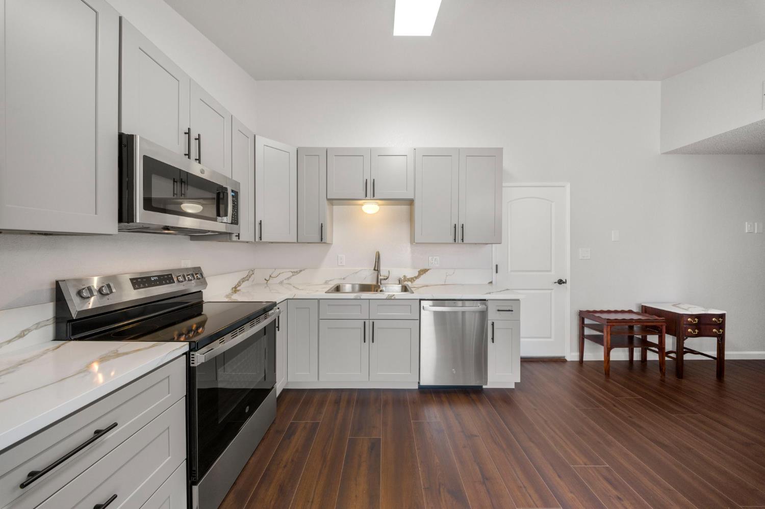 1917 Middelburg Ct, Modesto, CA 95356