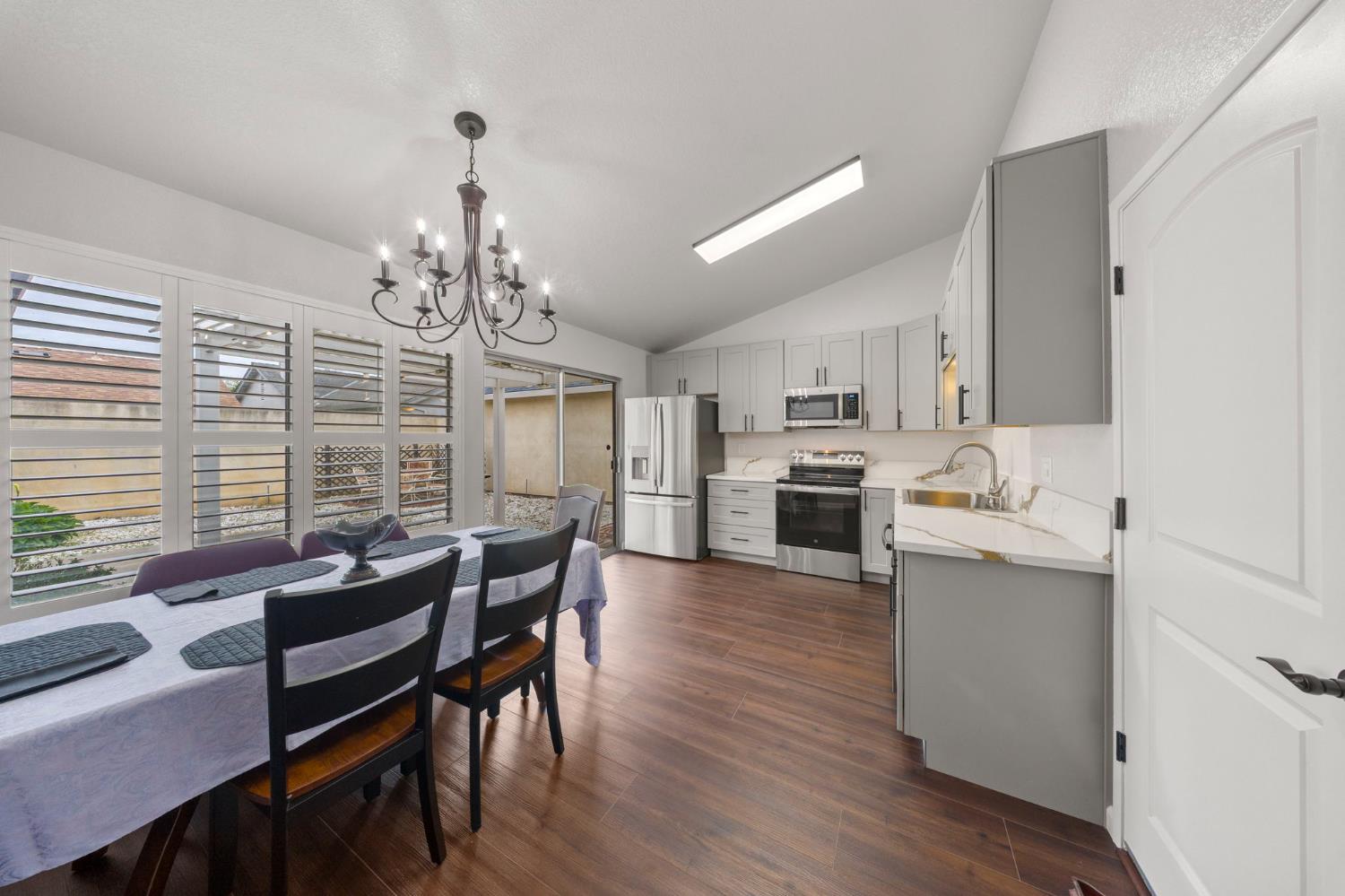 1917 Middelburg Ct, Modesto, CA 95356