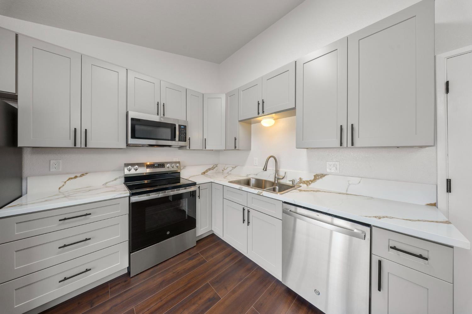 1917 Middelburg Ct, Modesto, CA 95356