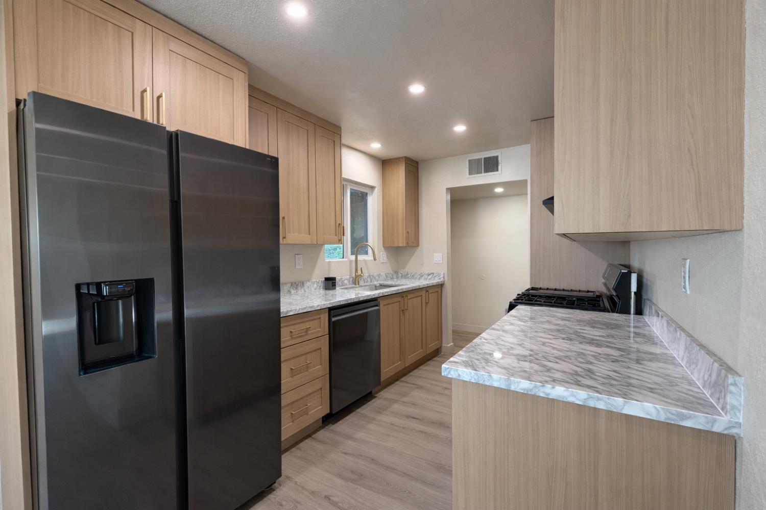 1813 Rose Ave, Modesto, CA 95355