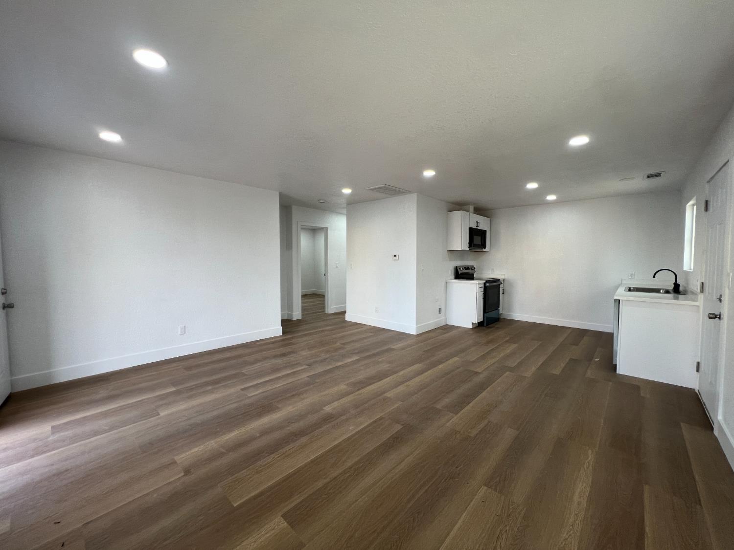 1031 4th St, Modesto, CA 95351