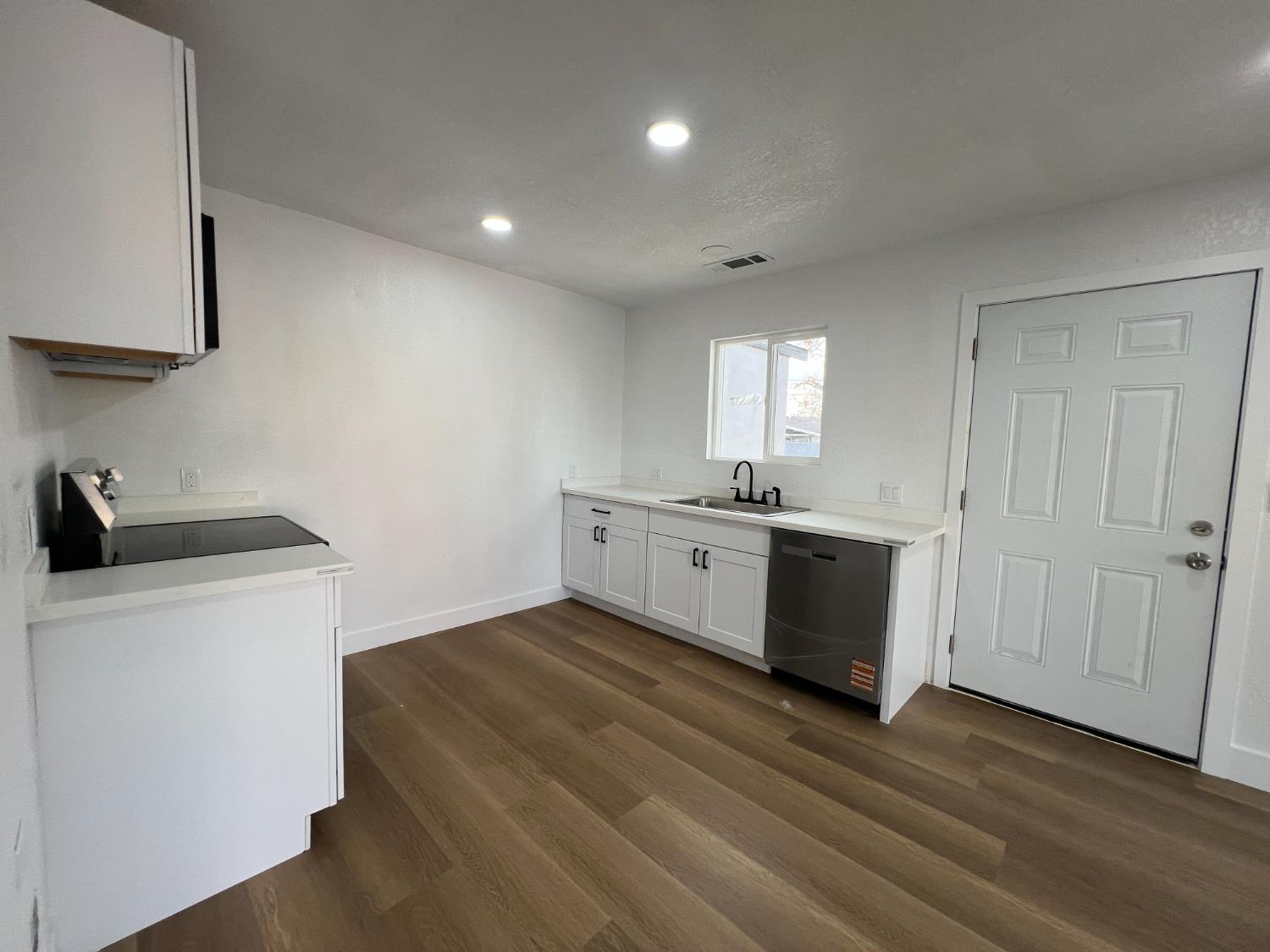 1031 4th St, Modesto, CA 95351