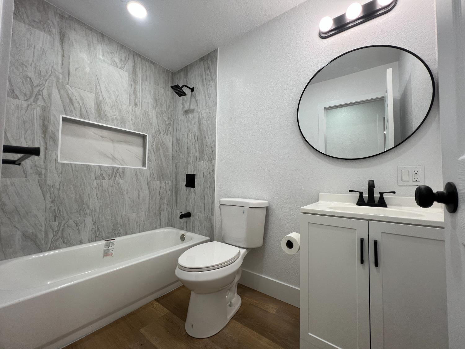 1031 4th St, Modesto, CA 95351