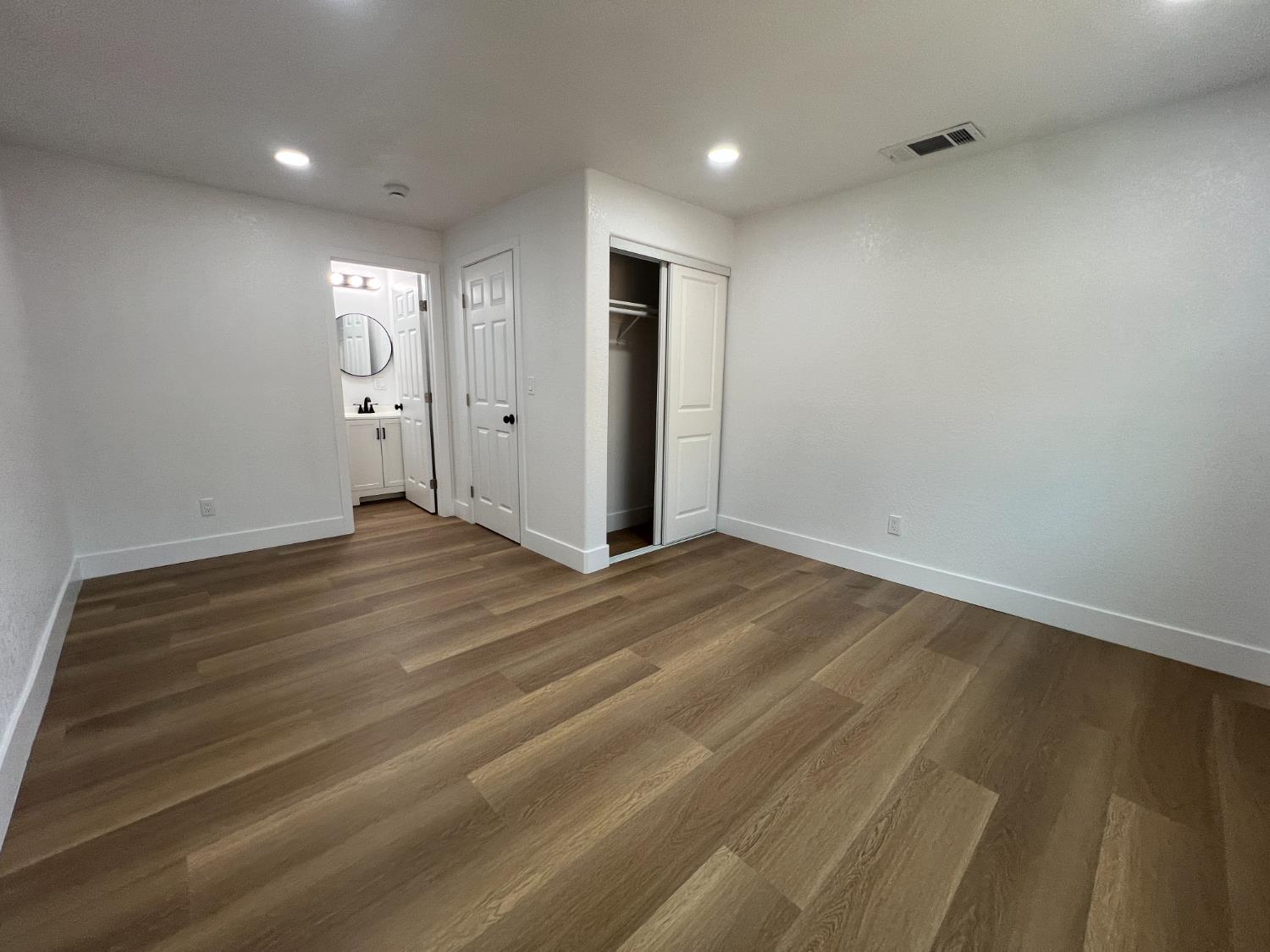 1031 4th St, Modesto, CA 95351