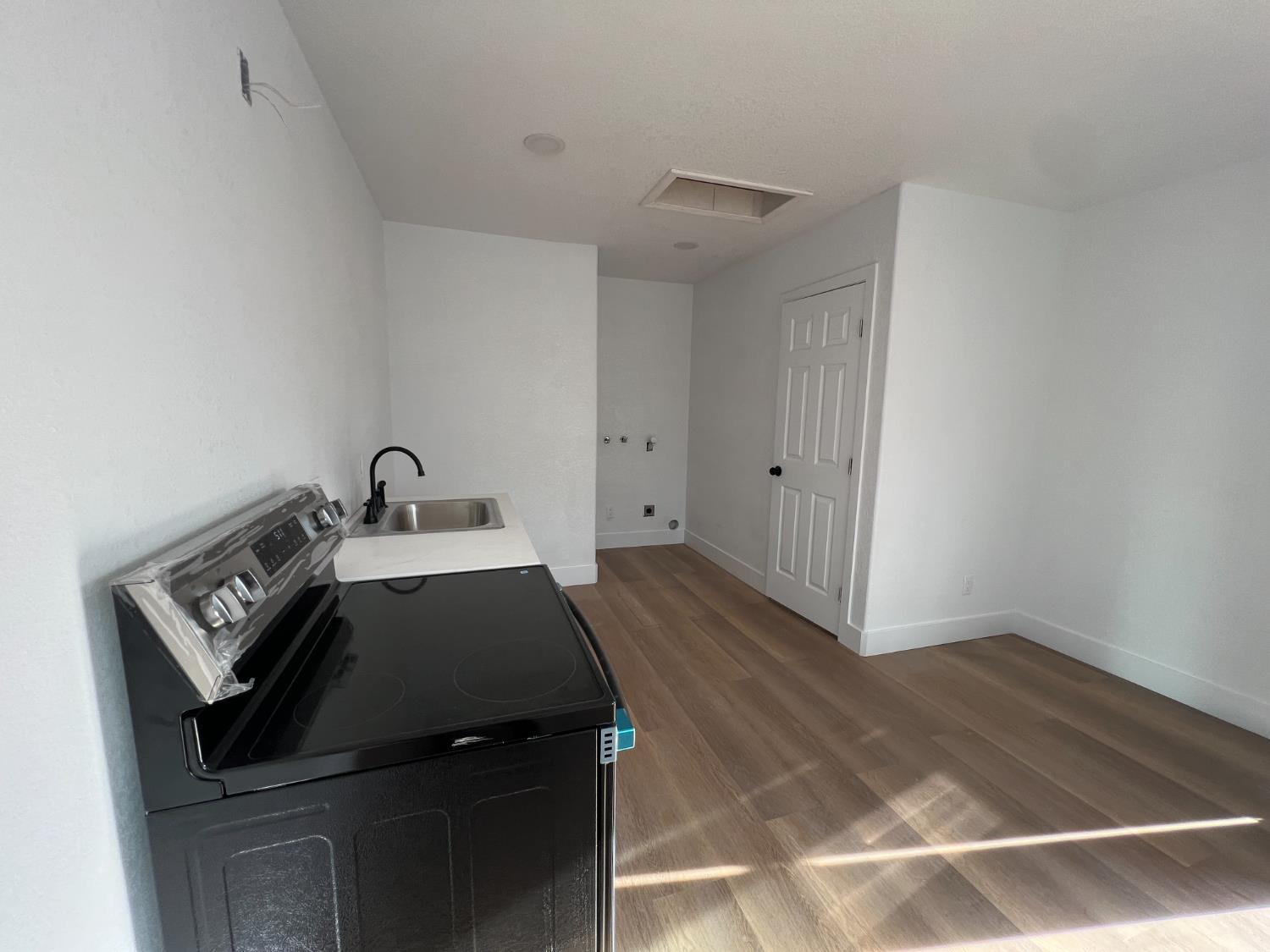 1031 4th St, Modesto, CA 95351