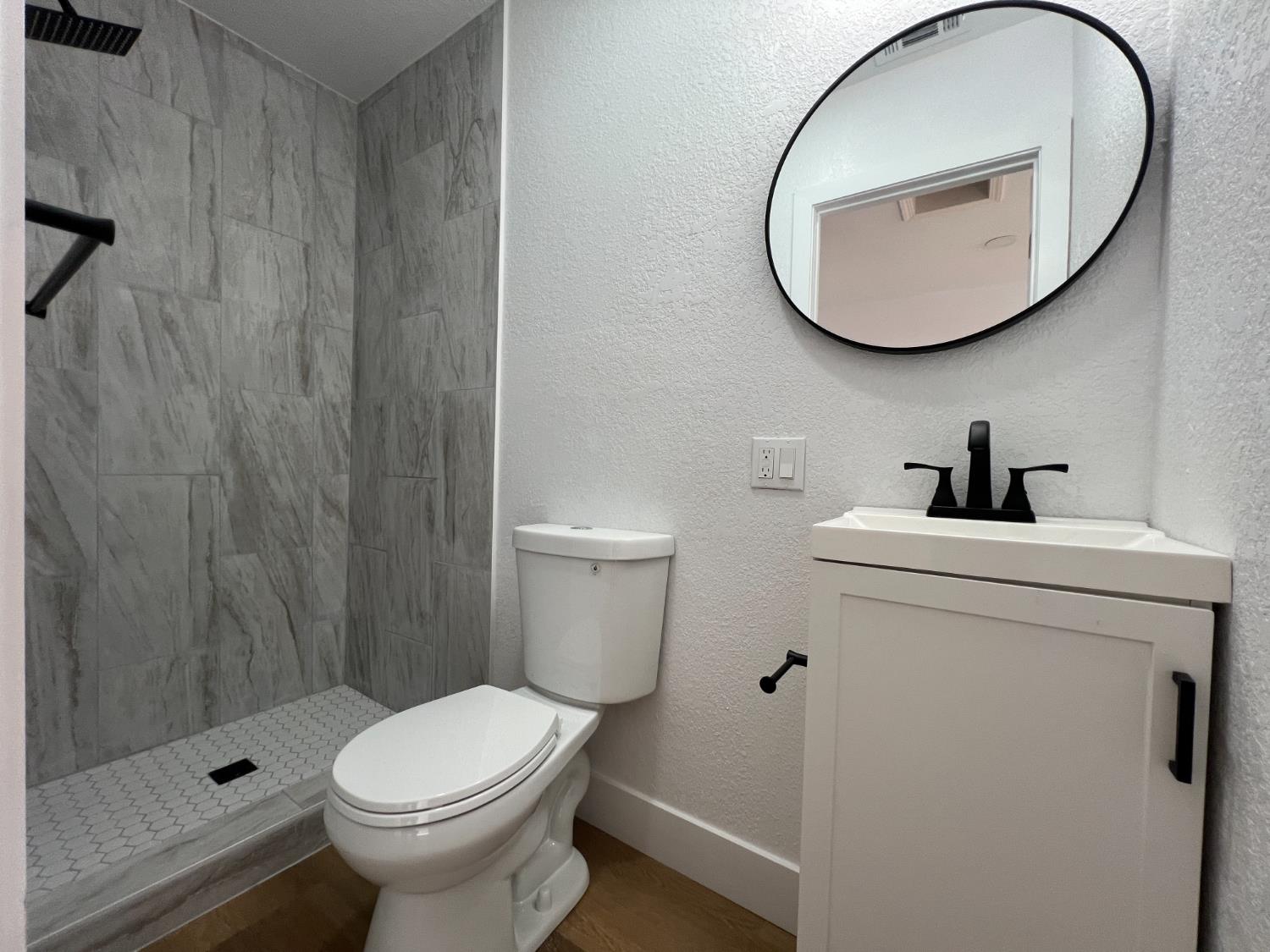 1031 4th St, Modesto, CA 95351