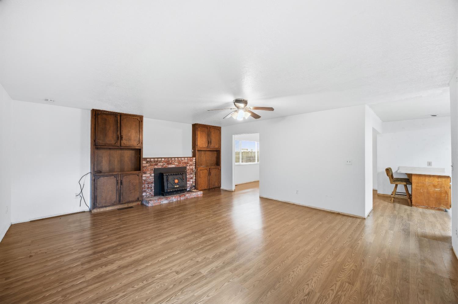 1244 W J St, Oakdale, CA 95361