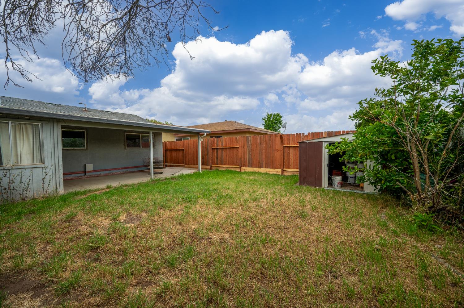 1244 W J St, Oakdale, CA 95361