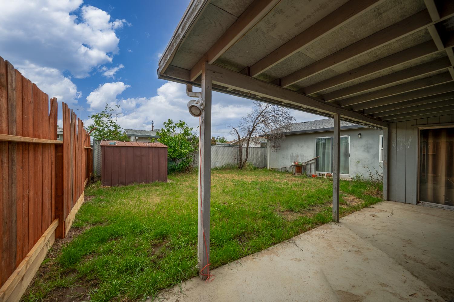 1244 W J St, Oakdale, CA 95361