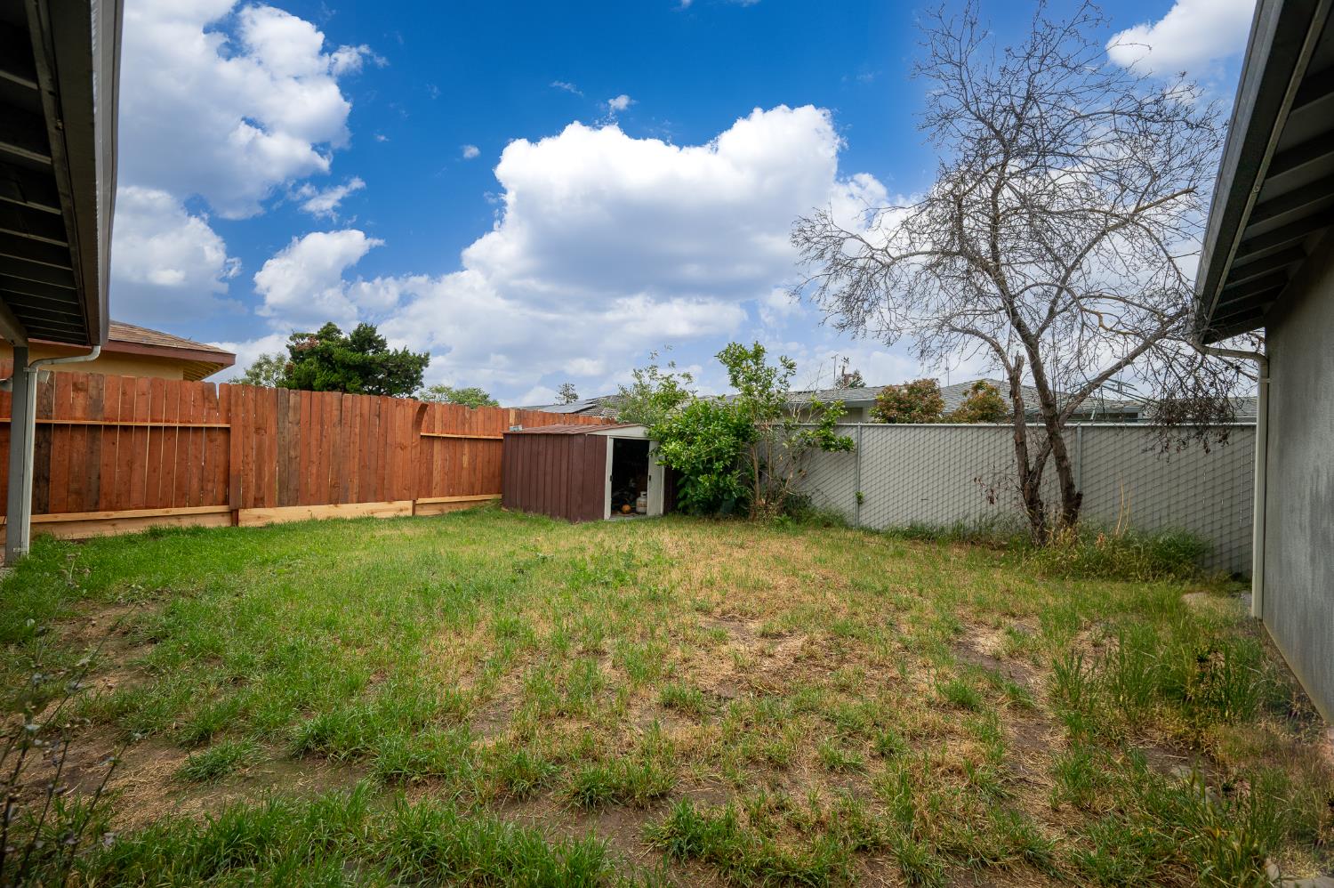 1244 W J St, Oakdale, CA 95361