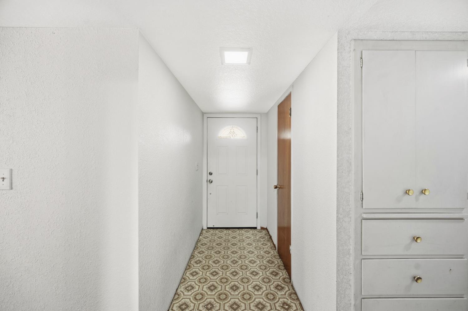 1244 W J St, Oakdale, CA 95361