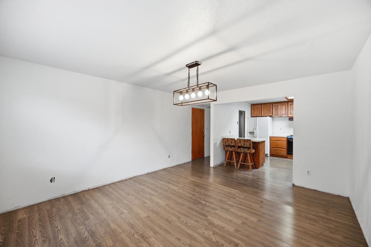 1244 W J St, Oakdale, CA 95361