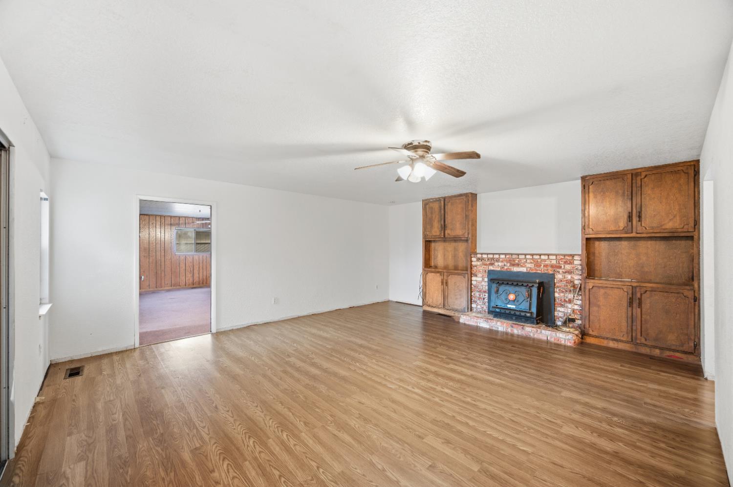 1244 W J St, Oakdale, CA 95361