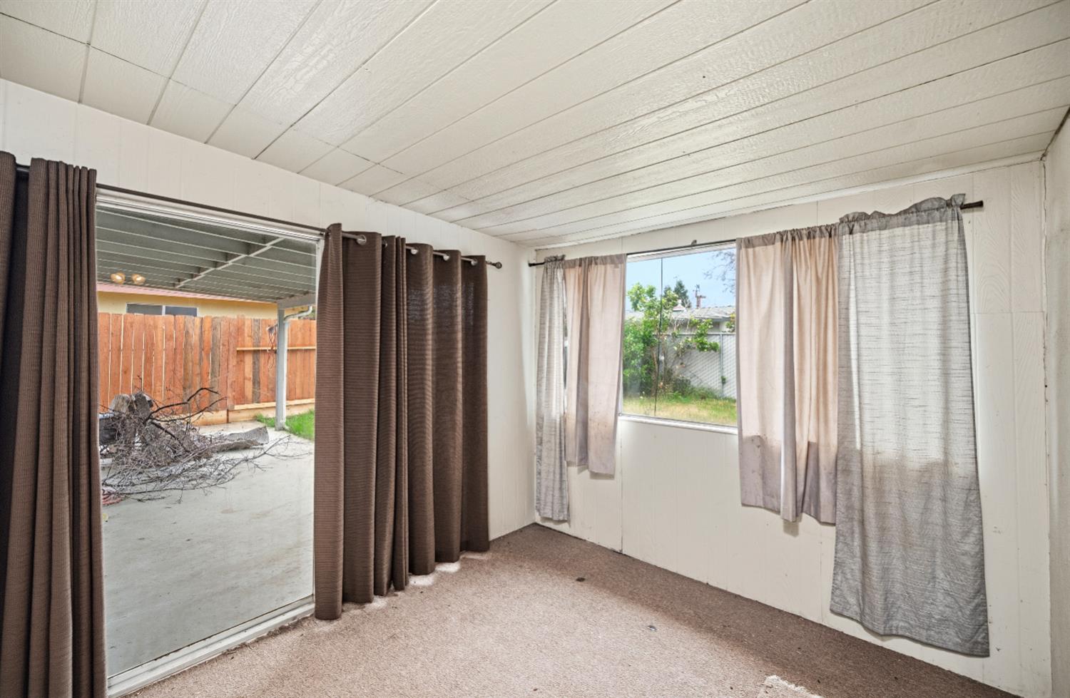 1244 W J St, Oakdale, CA 95361