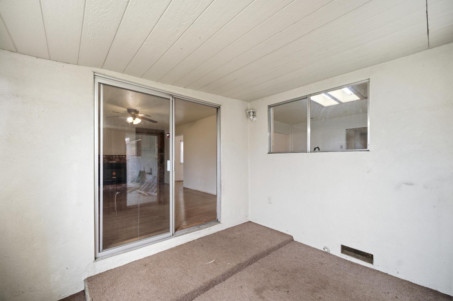 1244 W J St, Oakdale, CA 95361