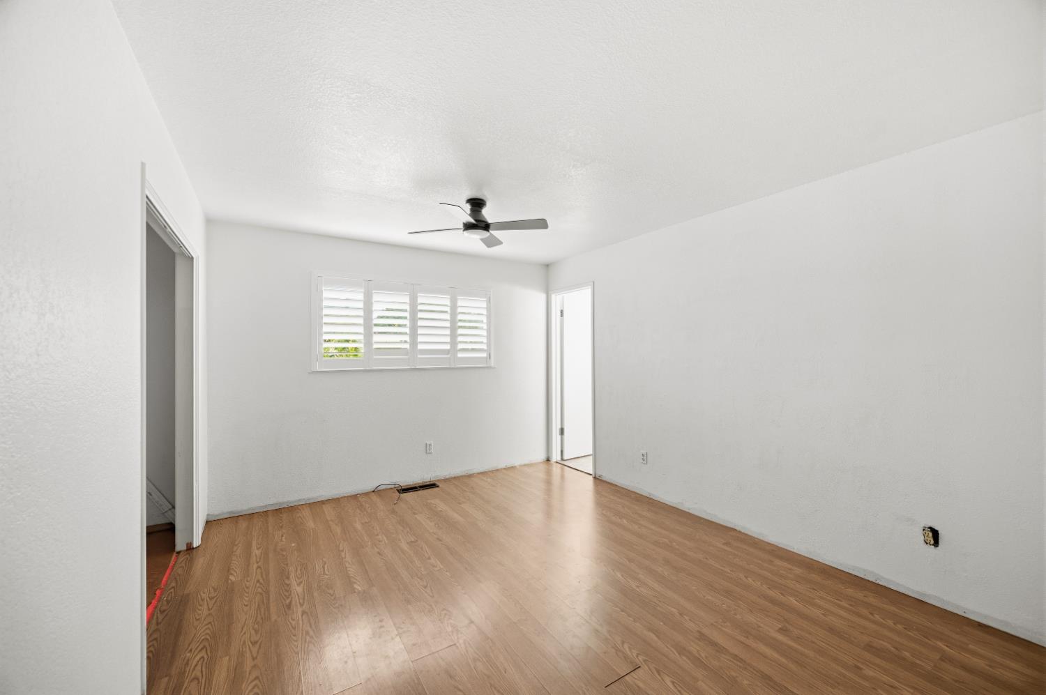 1244 W J St, Oakdale, CA 95361