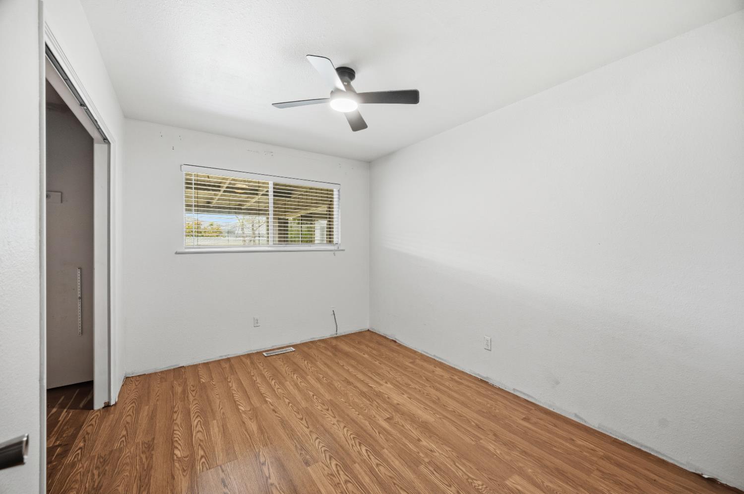 1244 W J St, Oakdale, CA 95361