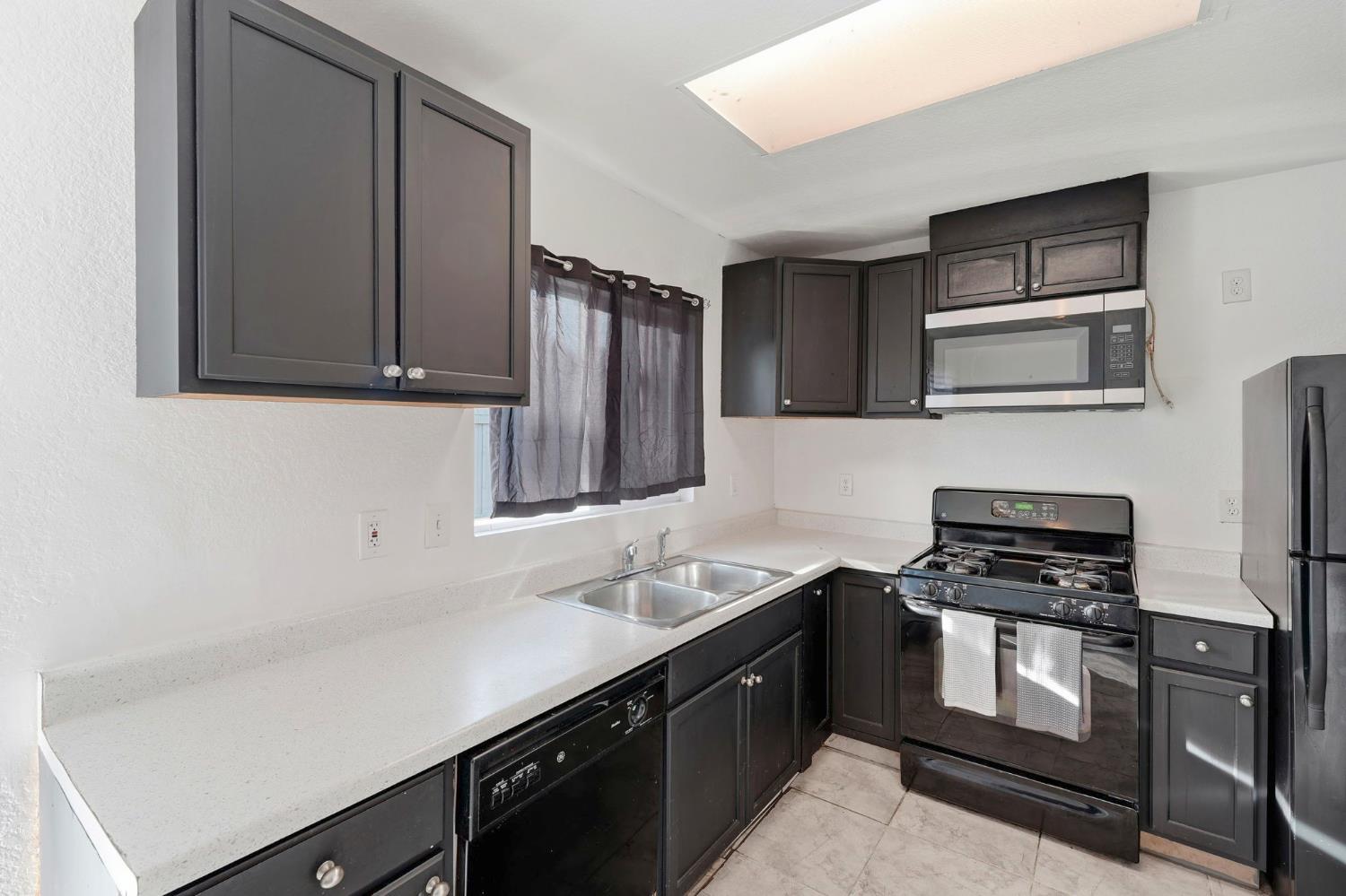 1809 Taos Ct, Modesto, CA 95351